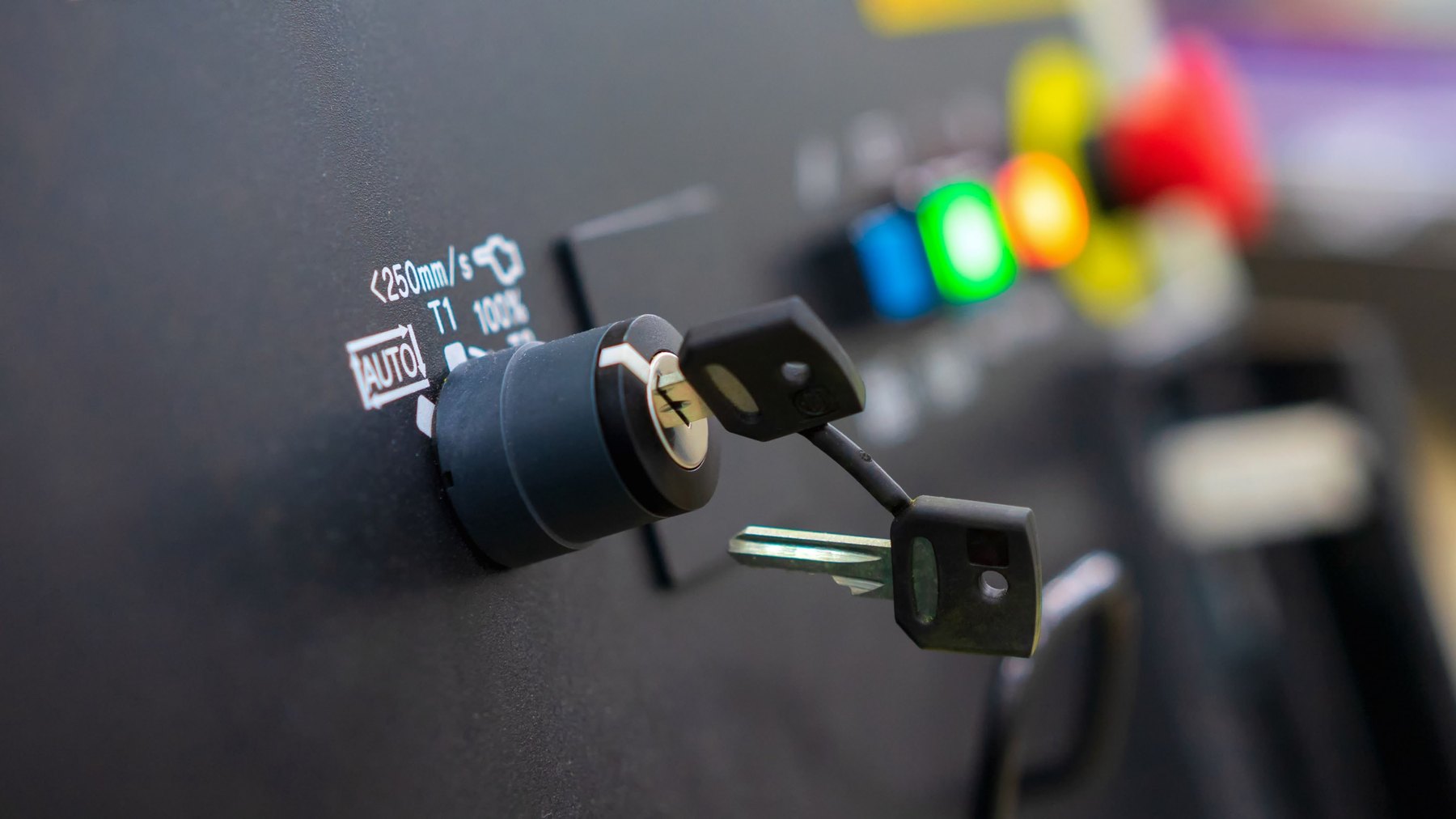 เซนเซอร์อุตสาหกรรมสำหรับตรวจจับสภาวะการทำงาน / An industrial sensor for monitoring operating conditions